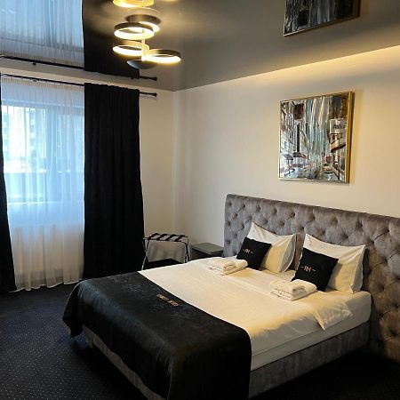 Отель Renato House Тыргу-Жиу Экстерьер фото