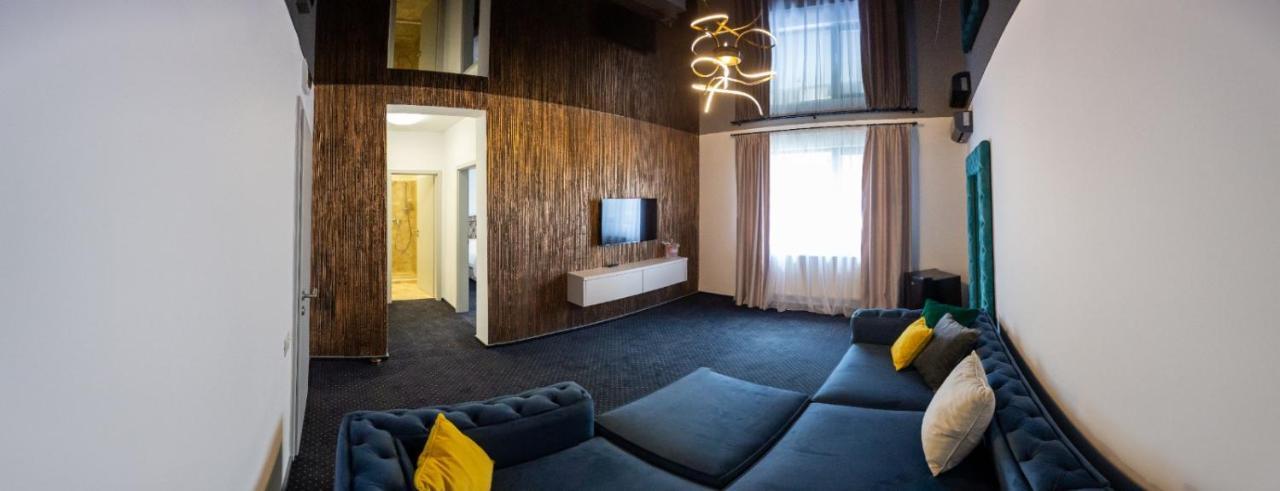 Отель Renato House Тыргу-Жиу Экстерьер фото