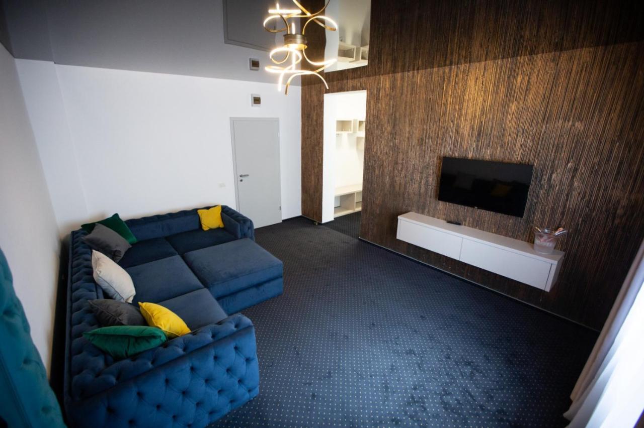 Отель Renato House Тыргу-Жиу Экстерьер фото