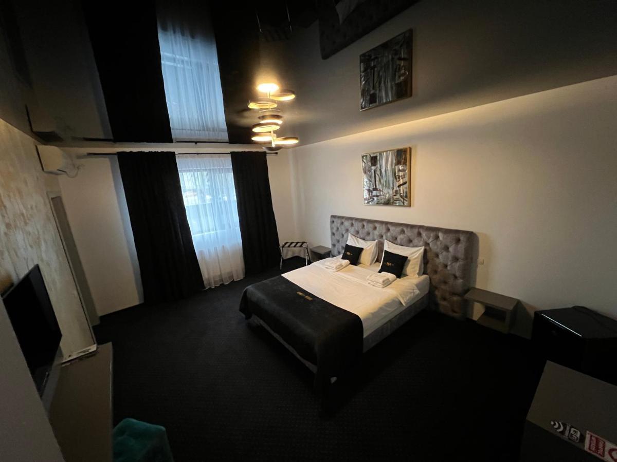 Отель Renato House Тыргу-Жиу Экстерьер фото